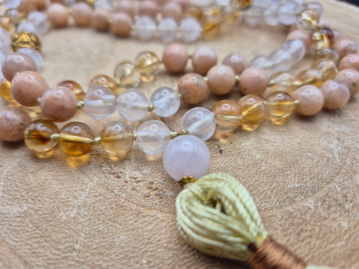 "Mala der inneren Harmonie" | Citrin · Pfirsich-Mondstein · Rosenquarz | 108+1 Perlen | ca. 8mm